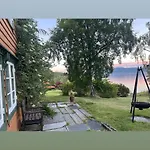 Draget Gard, Historisk Vaningshus Ved Sjoen, Rett Utenfor Nyaraló