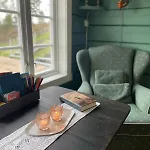 Nyaraló Draget Gard, Historisk Vaningshus Ved Sjoen, Rett Utenfor *