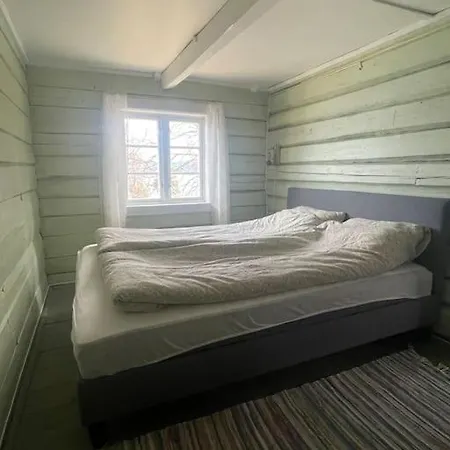 Holiday home Draget Gard *