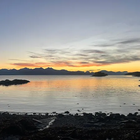 Feriehus Draget Gard, Historisk Vaningshus Ved Sjoen, Rett Utenfor *