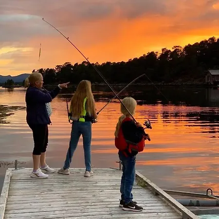 Semesterbostad Draget Gard, Idyllisk Smabruk Ved Sjoen