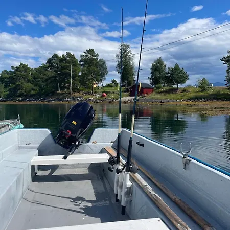 Draget Gard, Idyllisk Smabruk Ved Sjoen *