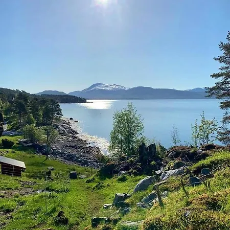 Draget Gard, Historisk Vaningshus Ved Sjoen, Rett Utenfor Feriehus *