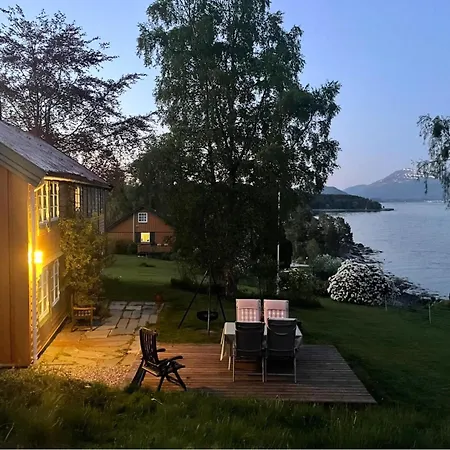 Semesterbostad Draget Gard, Idyllisk Smabruk Ved Sjoen Molde