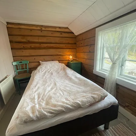 Draget Gard, Idyllisk Smabruk Ved Sjoen Molde