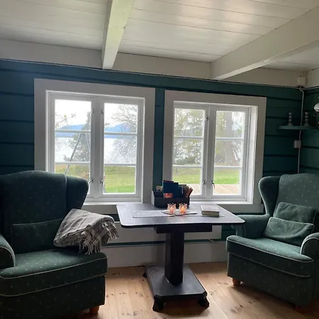 Draget Gard, Historisk Vaningshus Ved Sjoen, Rett Utenfor Ferienhaus *