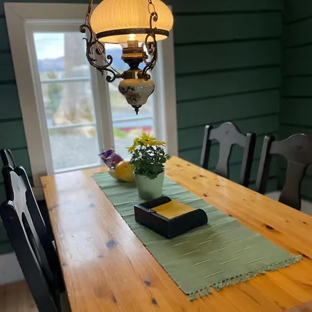 Draget Gard, Historisk Vaningshus Ved Sjoen, Rett Utenfor Ferienhaus Molde