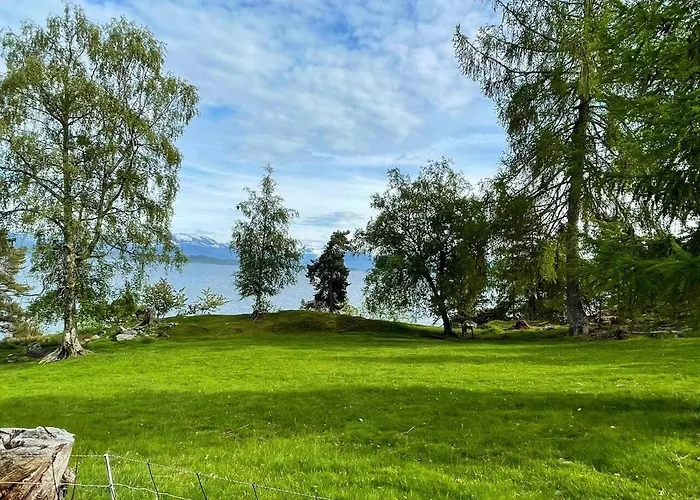 Draget Gard, Historisk Vaningshus Ved Sjoen, Rett Utenfor *