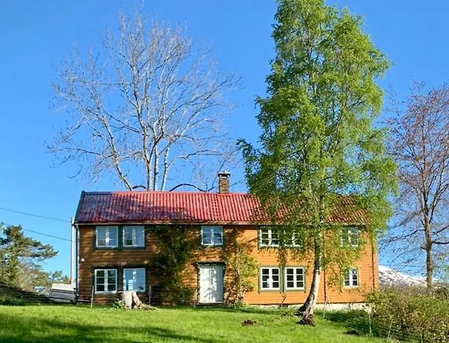 Draget Gard, Historisk Vaningshus Ved Sjoen, Rett Utenfor Ferienhaus Molde