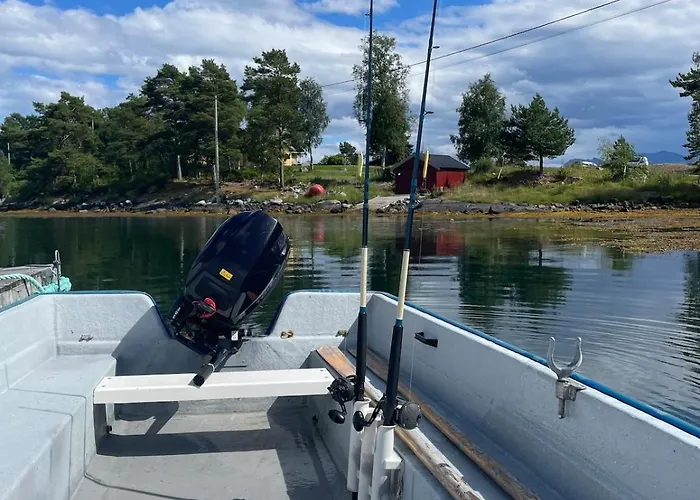 Draget Gard, Historisk Vaningshus Ved Sjoen, Rett Utenfor *