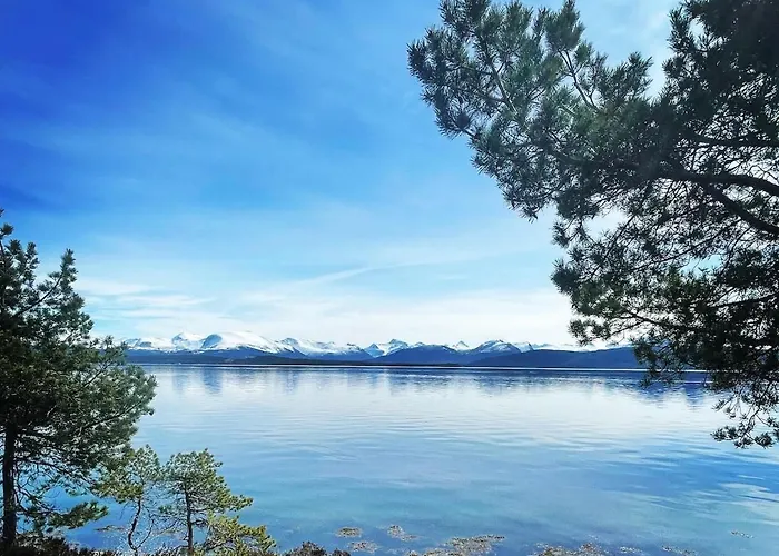 Draget Gard, Historisk Vaningshus Ved Sjoen, Rett Utenfor * Molde