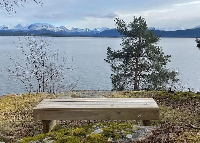 Draget Gard, Historisk Vaningshus Ved Sjoen, Rett Utenfor Ferienhaus Molde