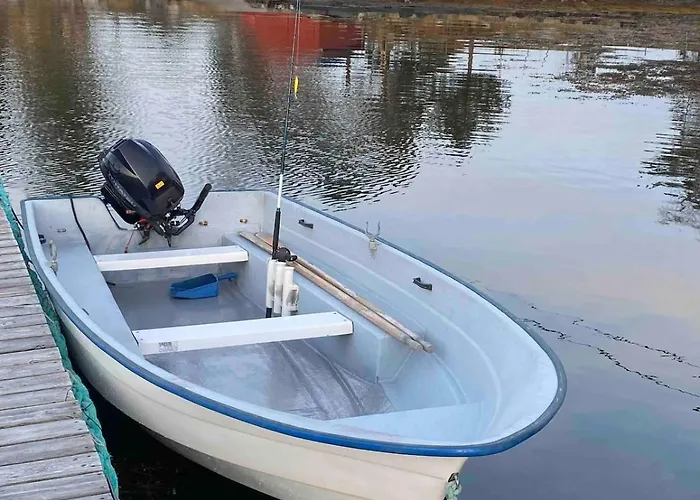 Draget Gard, Historisk Vaningshus Ved Sjoen, Rett Utenfor *