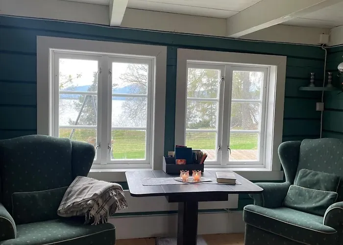 Draget Gard, Historisk Vaningshus Ved Sjoen, Rett Utenfor Ferienhaus *