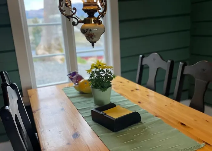 Draget Gard, Historisk Vaningshus Ved Sjoen, Rett Utenfor Ferienhaus Molde