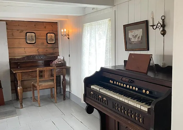 Draget Gard, Historisk Vaningshus Ved Sjoen, Rett Utenfor Ferienhaus
